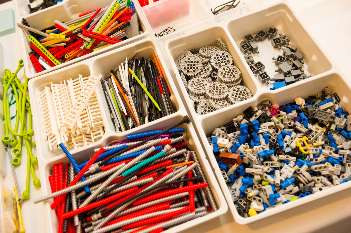 Organizing LEGO Bricks 